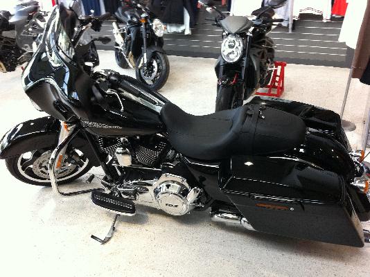 PoulaTo: HARLEY DAVIDSON FLHX Street Glide '11